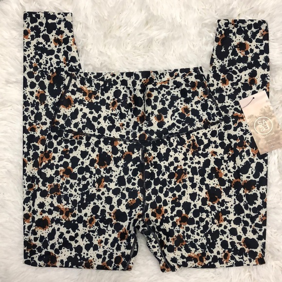 SAGE Collective Workout Set - Picture 2 of 6